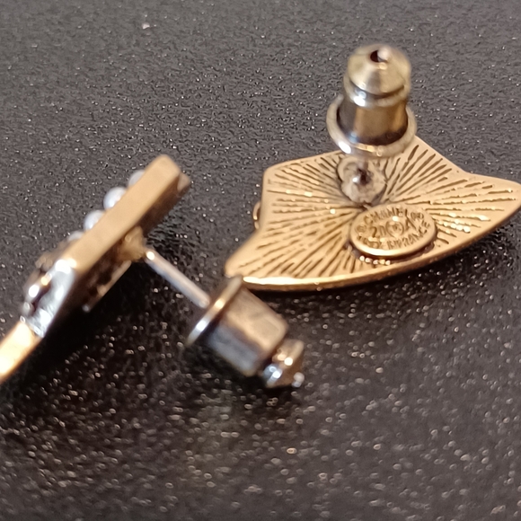 Chanel Vintage Goldtone Gold Earrings Black Enamel & Glass Pearls - Picture 4 of 15